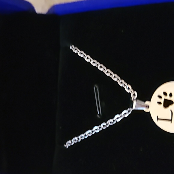 Nwt paw print necklace - Picture 2 of 4